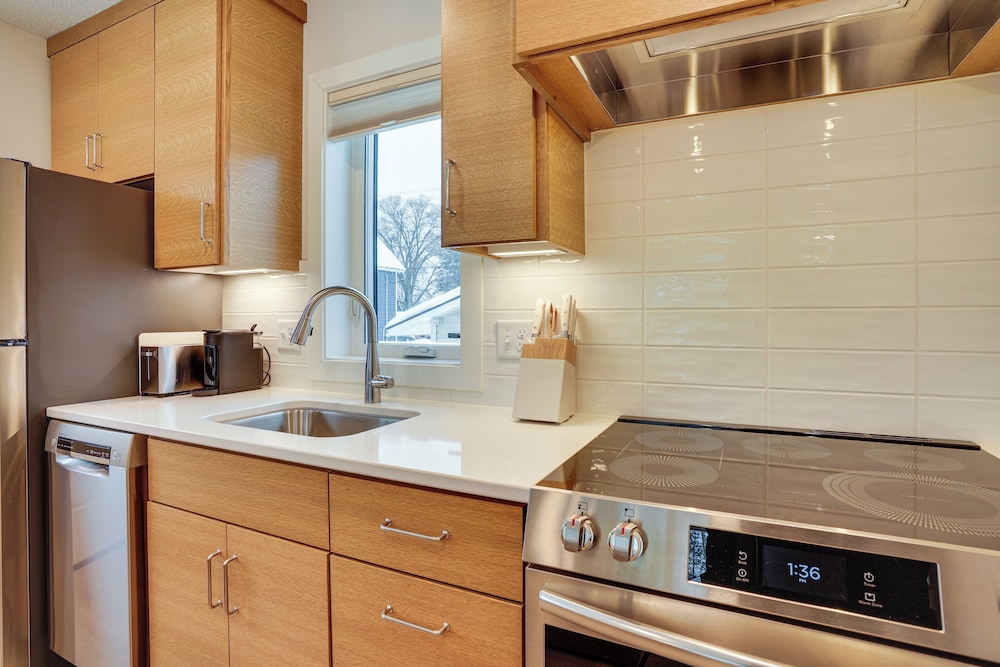 < 1 Mi to Carleton College: Wfh-friendly Apartment