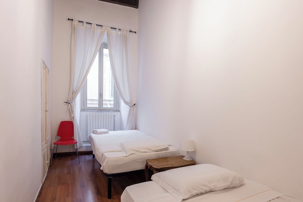 Piazza Navona Charming Large Apartment