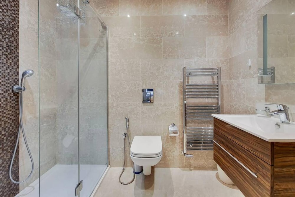 Fantastic 3 Bedroom Apartment off Bakerstreet W AC photo 5