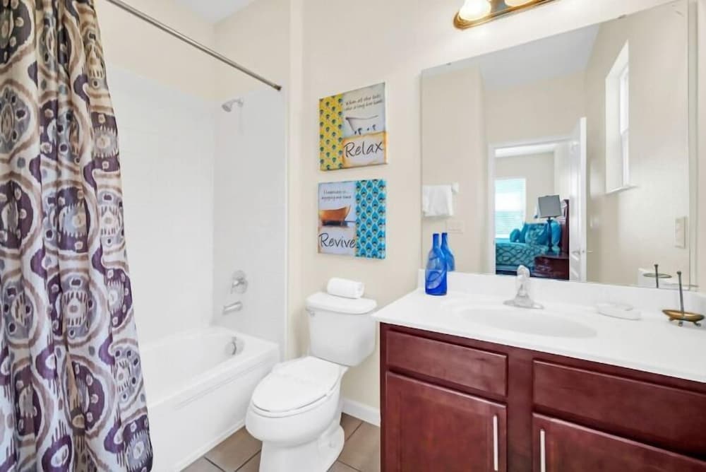 Stunner 6Br W/ South Pool, Lake View & Near Golf
