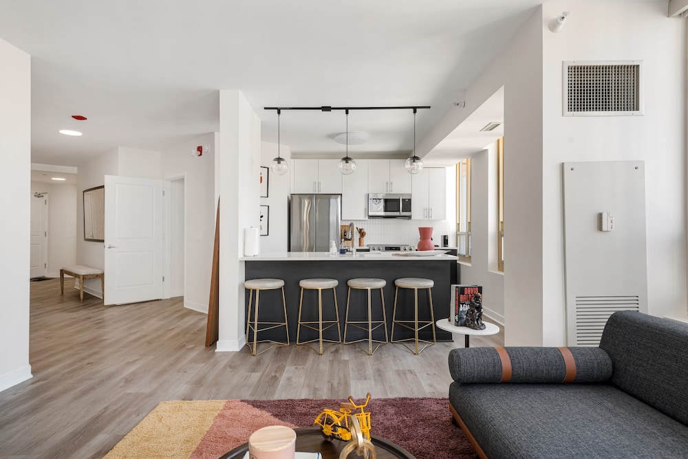 Group Ideal Home 2x 2BR Balcony Prime Location