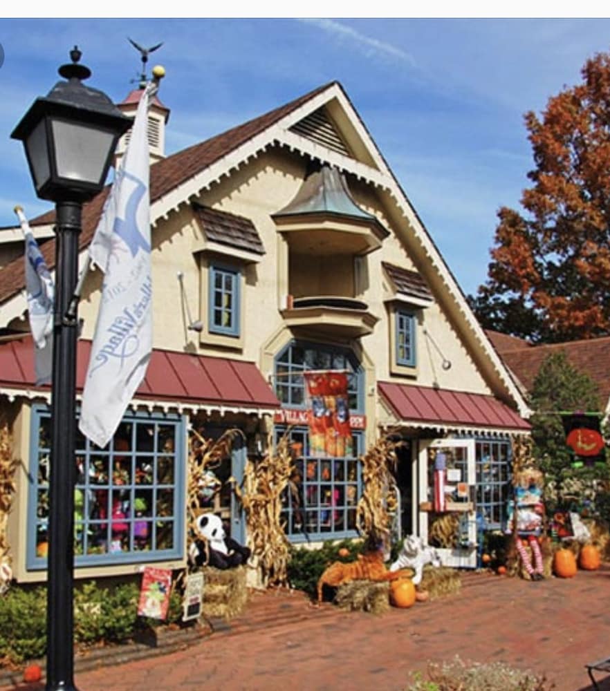 Mathis House, A Victorian Bed & Breakfast and Tea Room at 600 Main view 5