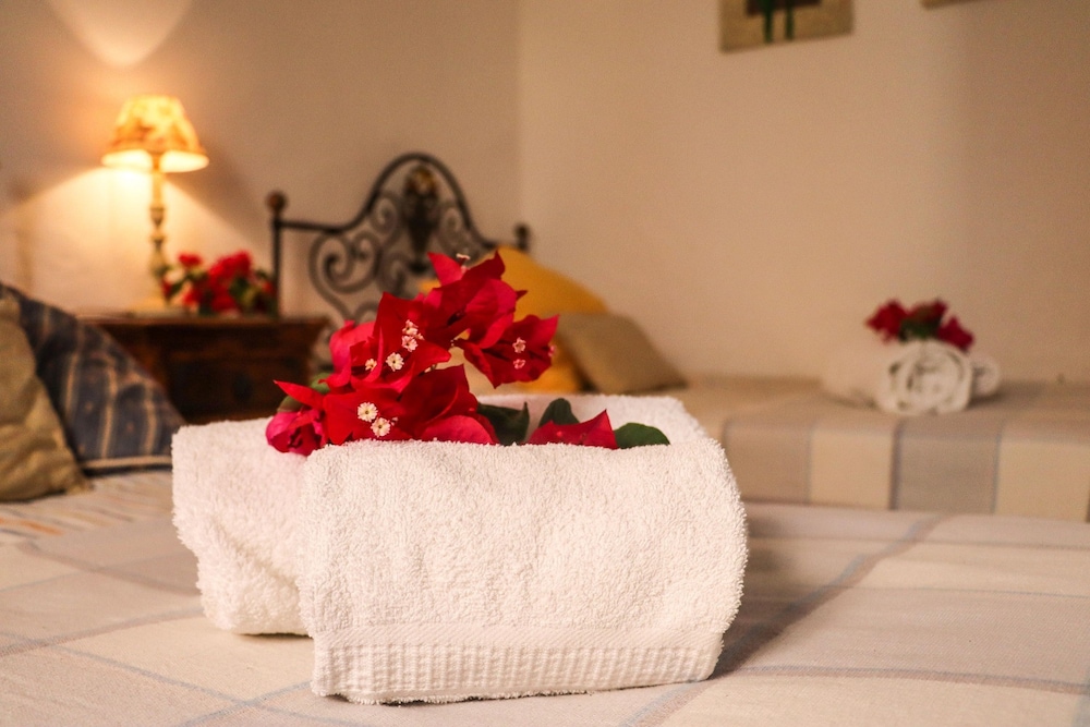 Idyllic Farm House With Huge Garden for 14pax