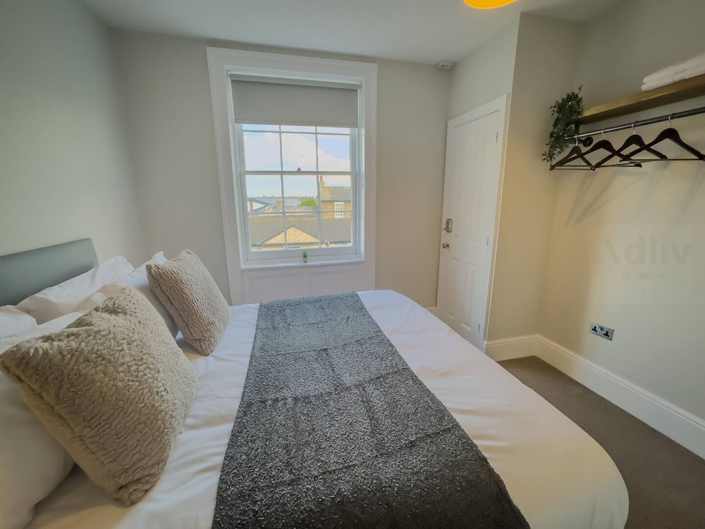 Stunning Sea View Georgian Retreat by Adliv
