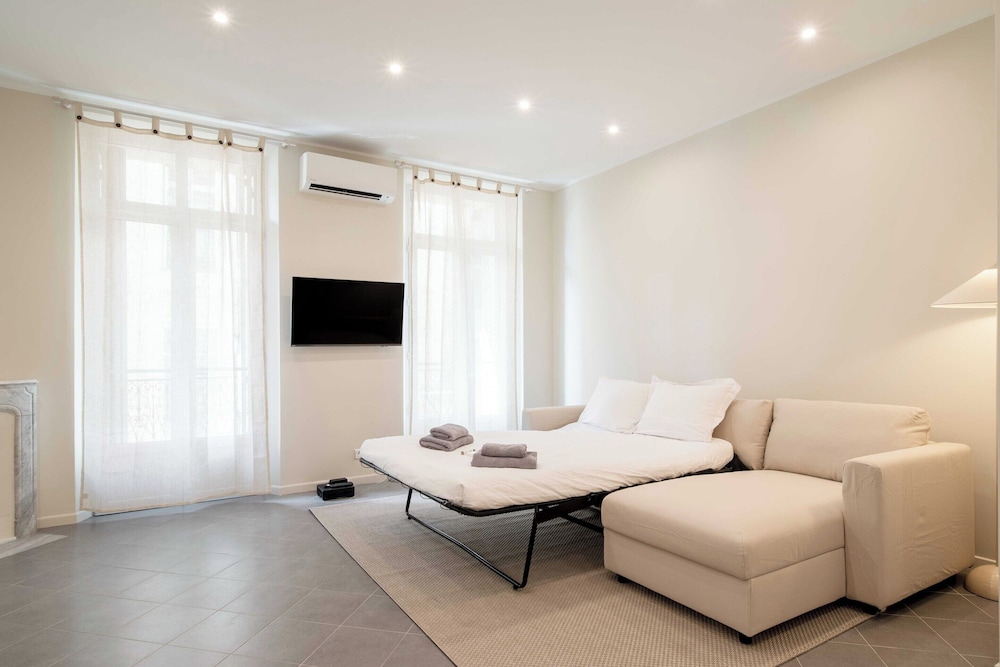 Quiet and Luxurious Apartment - Cannes Center - 2br/6p view 2