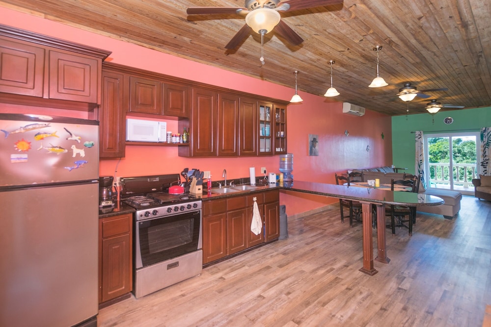Sunset Villas 12d 2 Bedroom Condo by RedAwning view 5