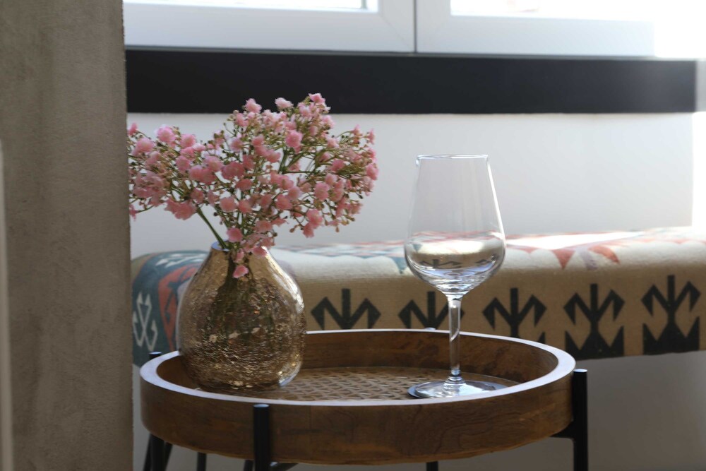 Kamiel -belle Epoque Apartment With Modern Comfort