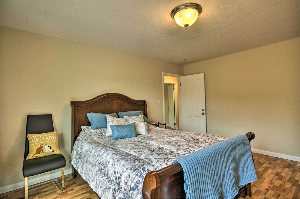 Charming Kelso Home w/ Proximity to Cowlitz River! view 3