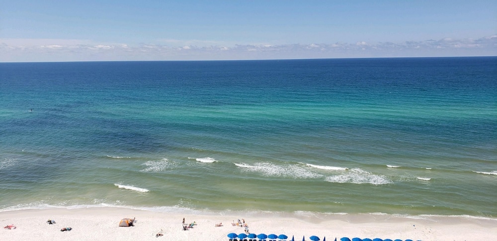 Emerald Beach by Forehand Rentals