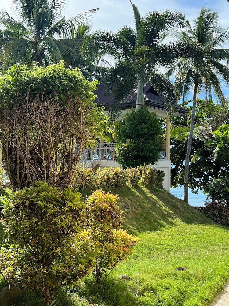 Reef Waters Resort