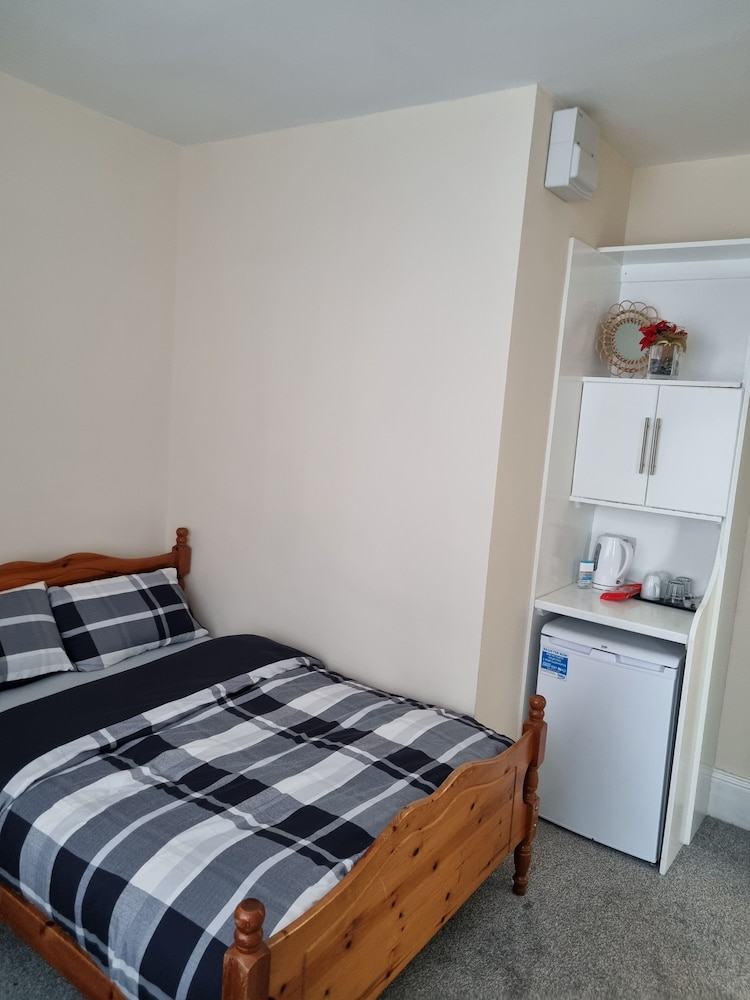 Remarkable 3-bed House in Wallsend view 4