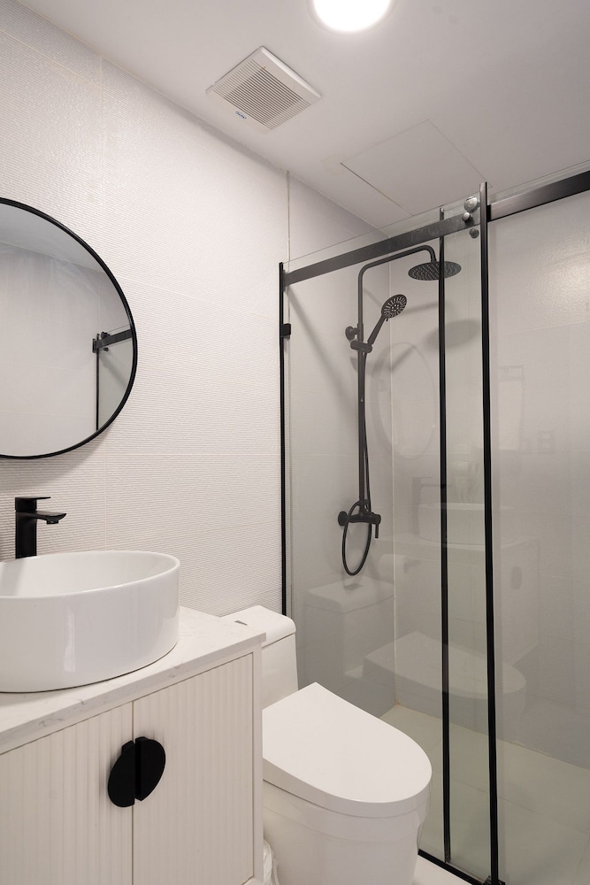 Shalom Residences By YellowKey