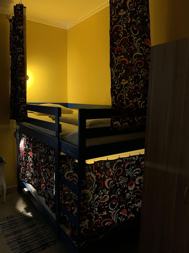 Hostel Makarena