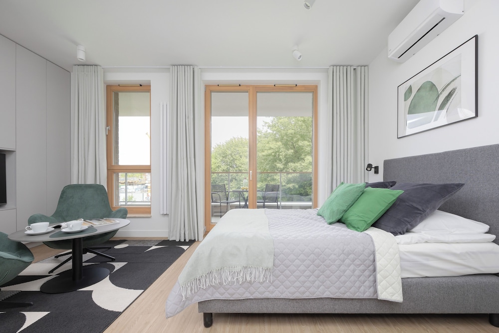 Modern Studio Warsaw by Renters Prestige view 4