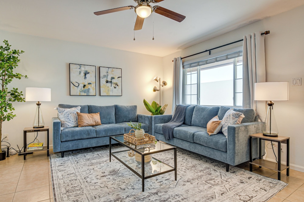 3 Mi to Old Town Scottsdale: Home w/ Patio!