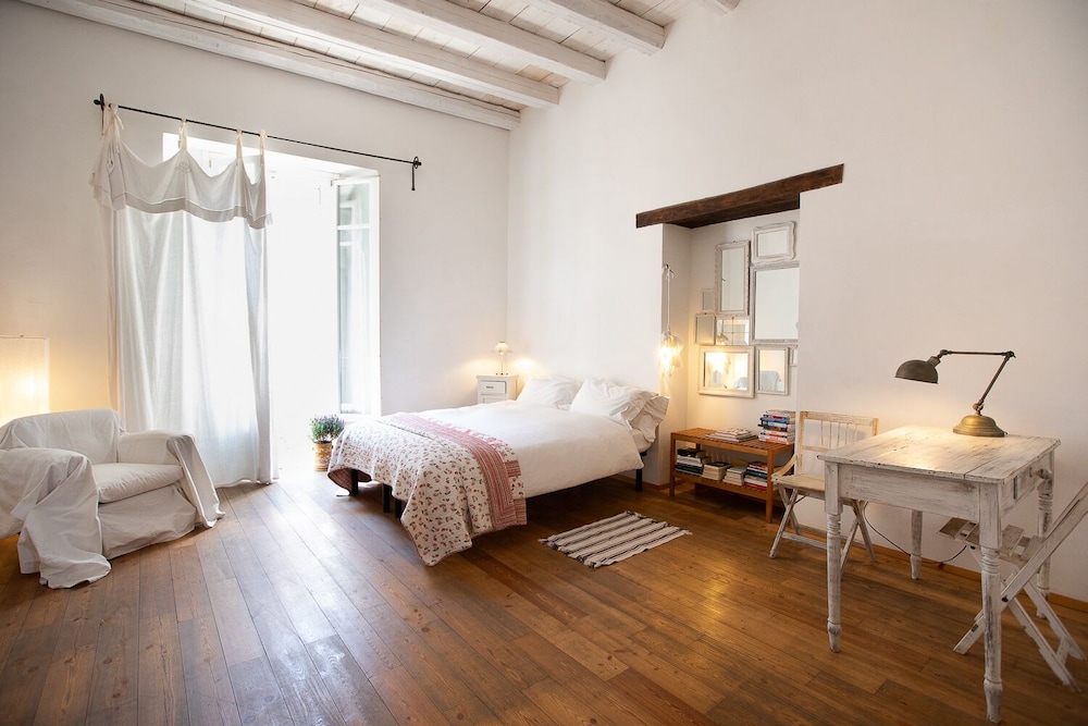Charming seafront room - Wonderful Italy view 2