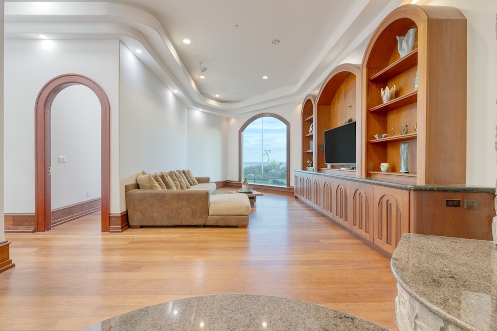 Bay Estate by Avantstay Waterfront Private Pond
