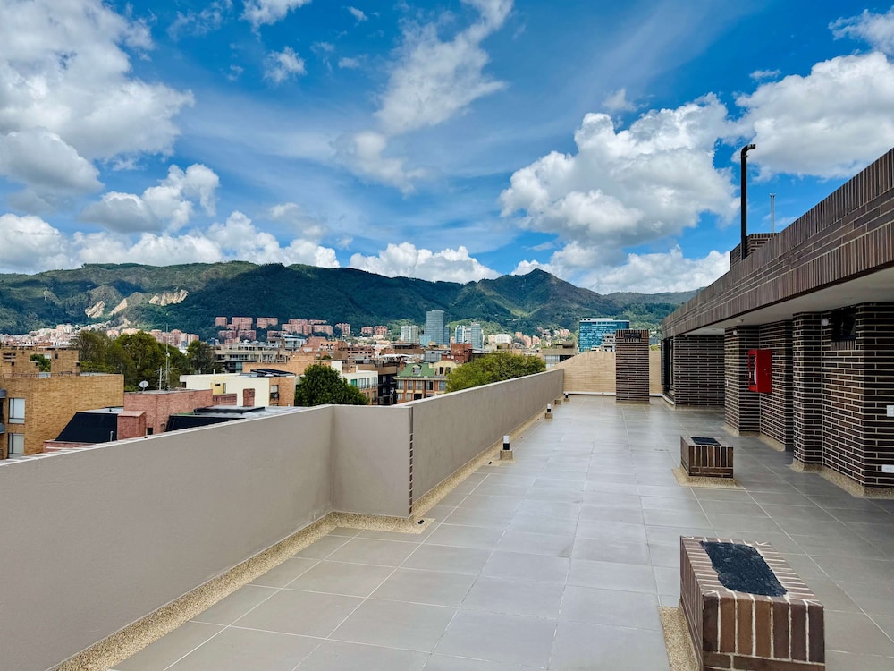 w Compact Loft w Balcony in Santa Barbara