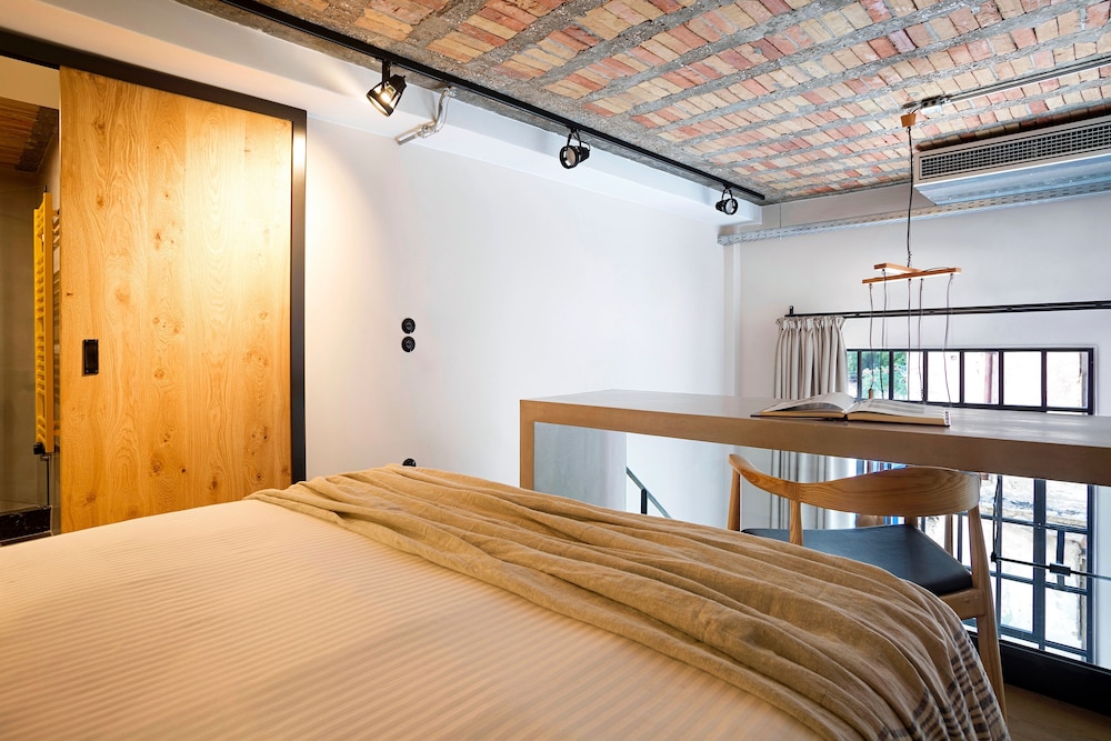 The Foundry Suites