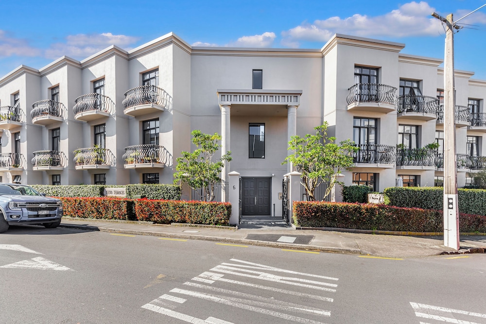 1BR Grey Lynn Haven+Parking, Balcony Zodiak Stays