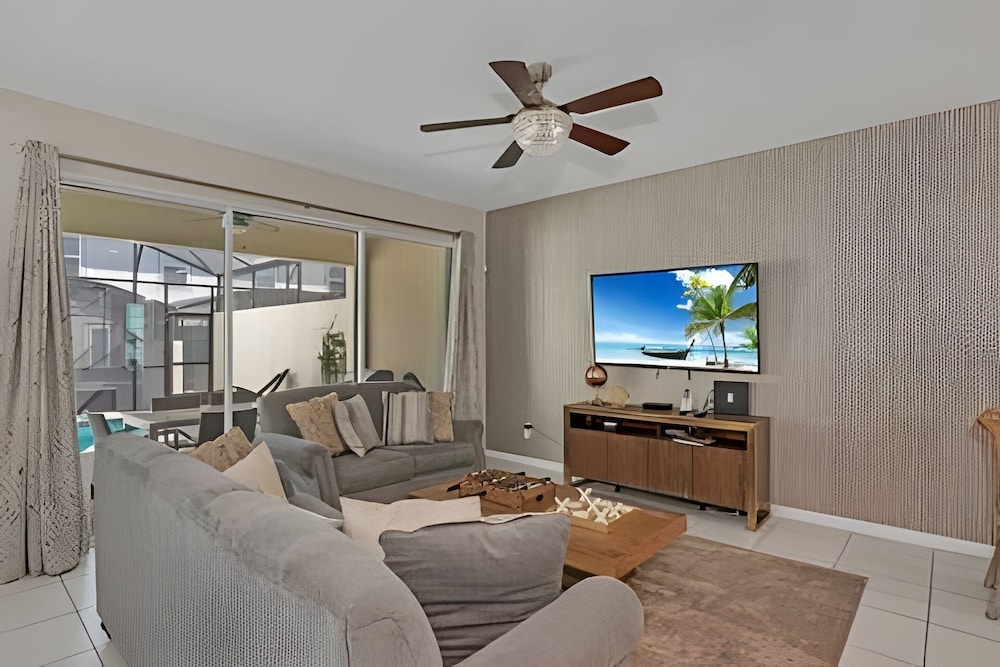 Luxury 5-bed Home With Private Splash Pool