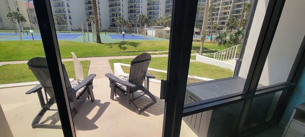 Beachfront Hotspot - New Furnishings - Pool - 1st Floor
