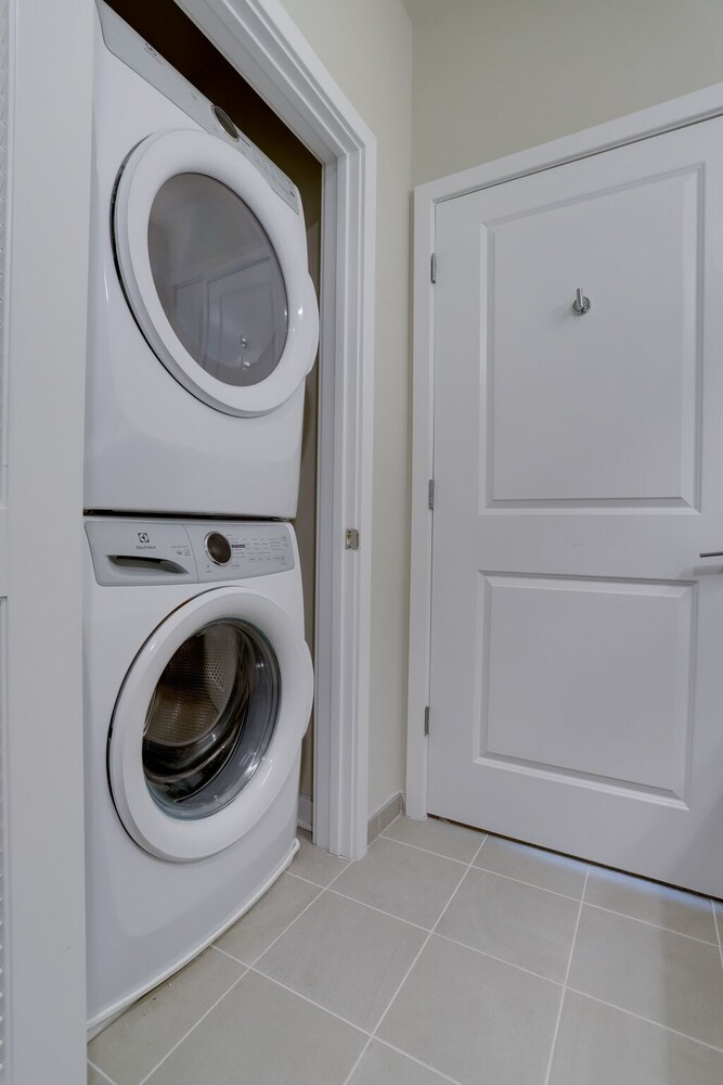 Fun & Comfort Await Alexandria Apartment