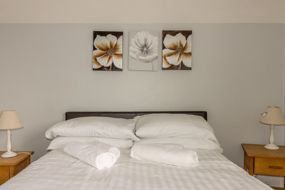 Marlborough Vacations - The Bear Marlborough - Property Image 8