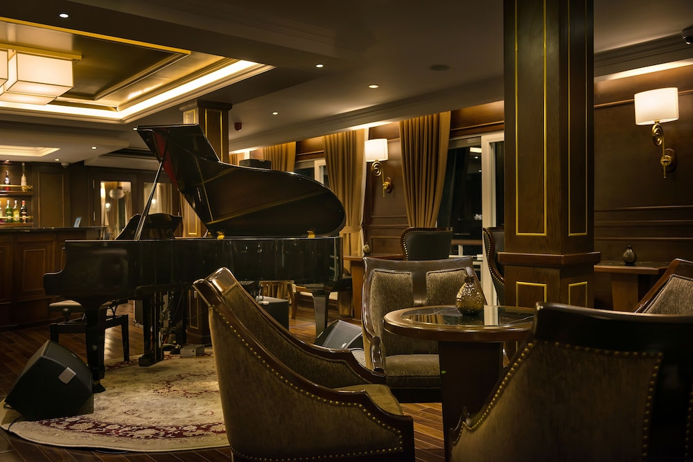 Paradise Elegance Cruise