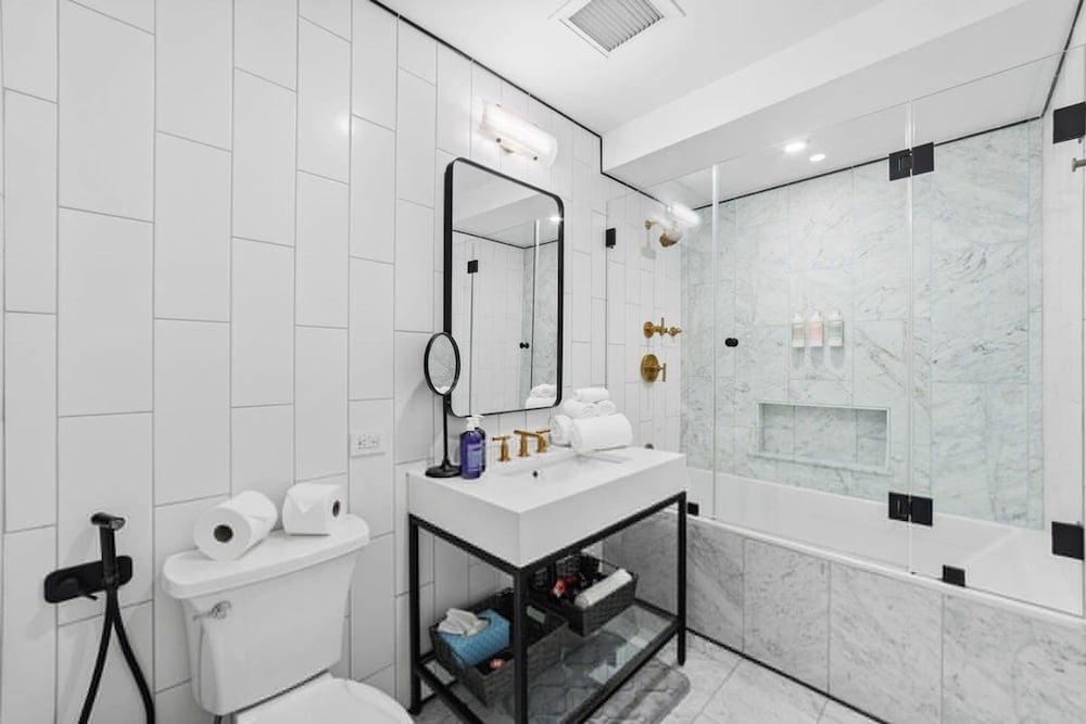 Clinton by Rovetravel 3BR Duplex w Backyard