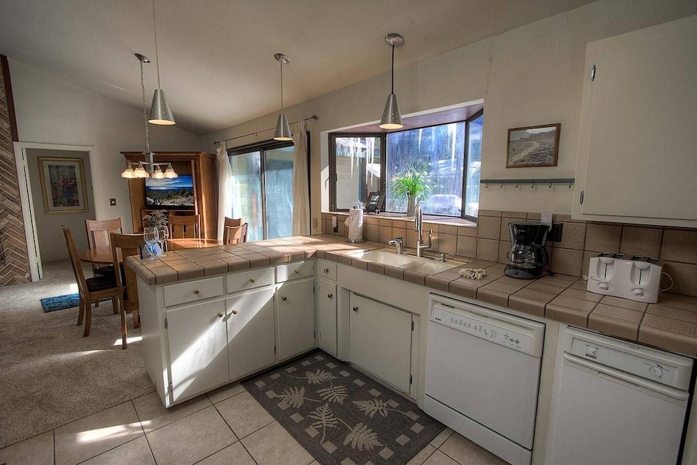 Blue Laulea 2 Bedroom Home by RedAwning view 5