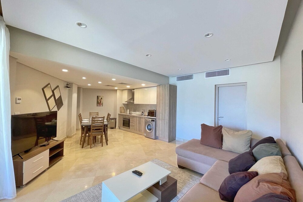Xuru Stays I Homestyle 3BR Penthouse Pool & Beach View
