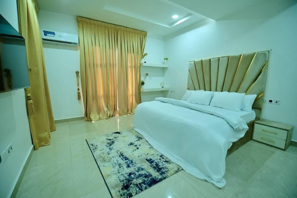 Hendon Luxury Apartment view 4