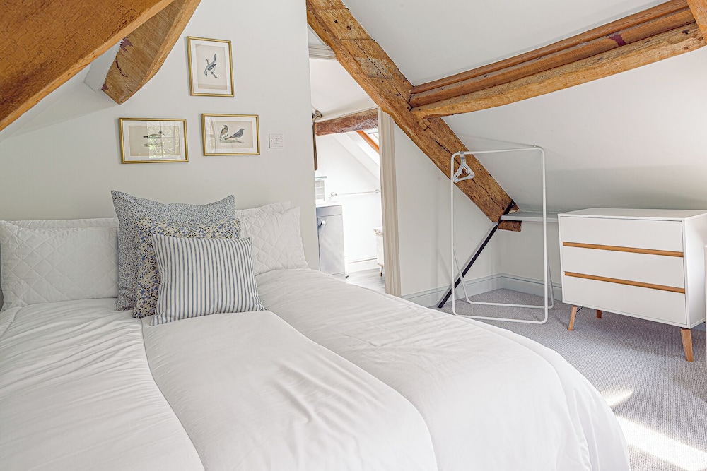 Mill House & Cottage - on Cotswold Way