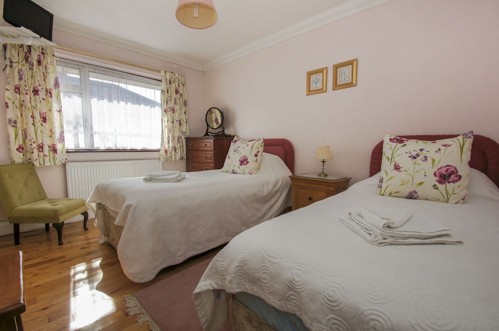 Dean Court Bungalow Parking by Brighton Holiday Lets view 4