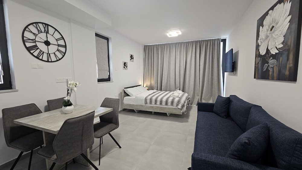 86 LCA - Stay Mackenzie Beach Luxurious Studio