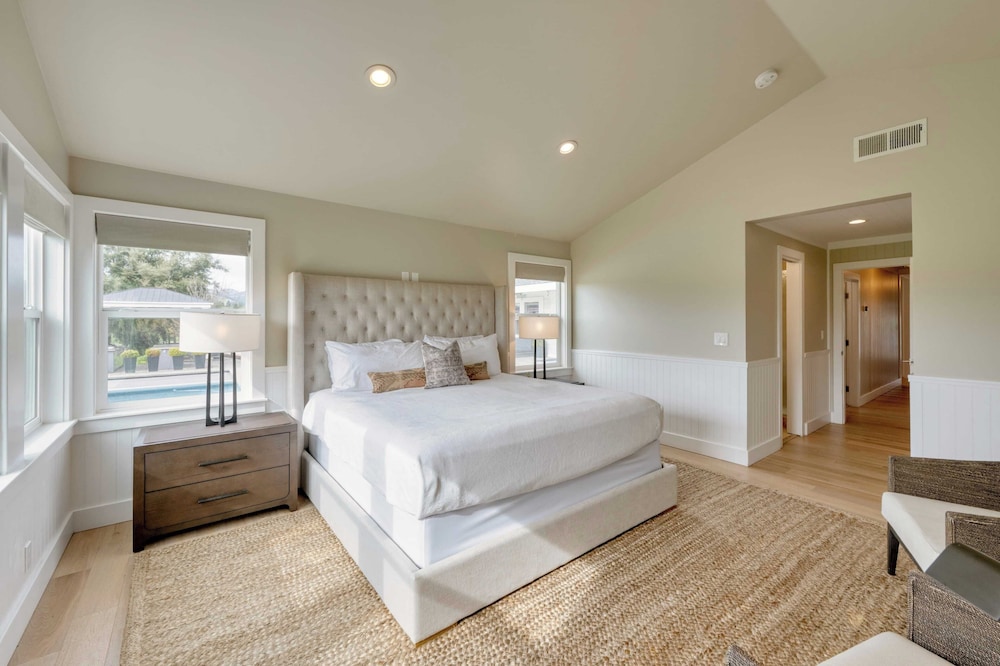 Chic Sonoma Oasis w/ Pool, Bocce, Hot Tub + Minutes to Downtown