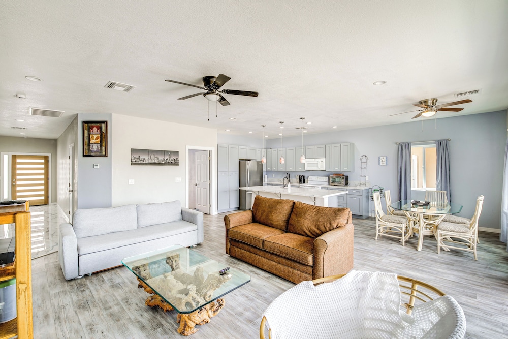 4 Mi to Casinos: Mtn-view Home in Bullhead City!