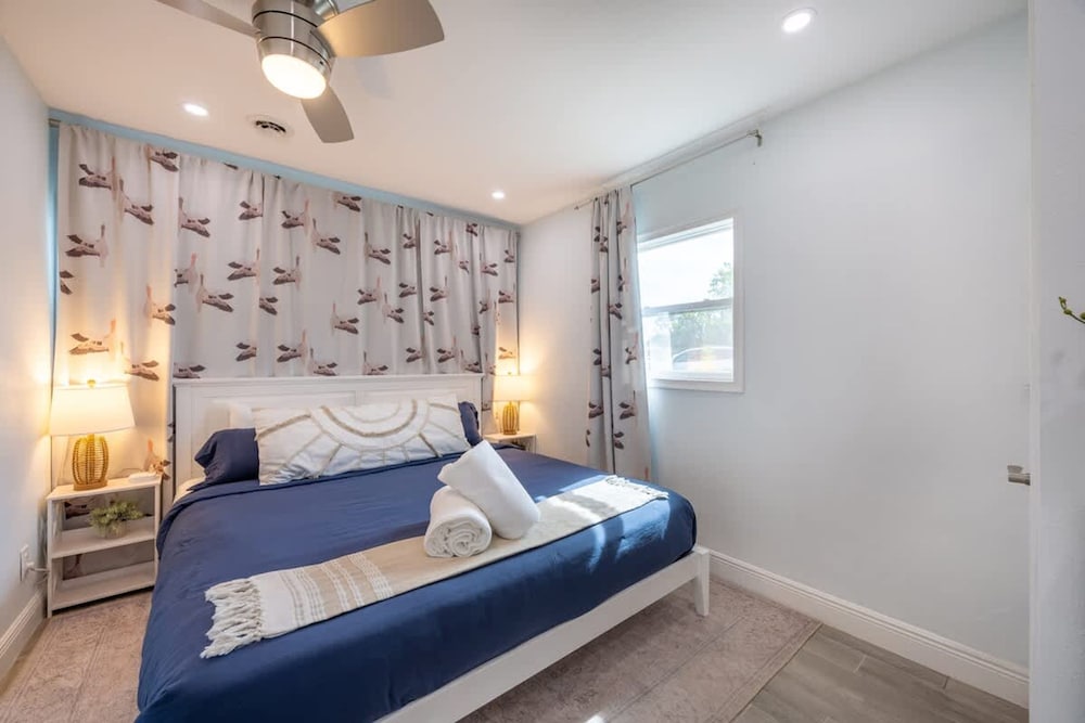 Fun Family-friendly Largo Home Heated Pool