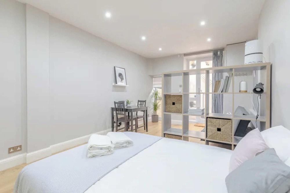 Modern Studio Flat - 1 min to Paddington Station