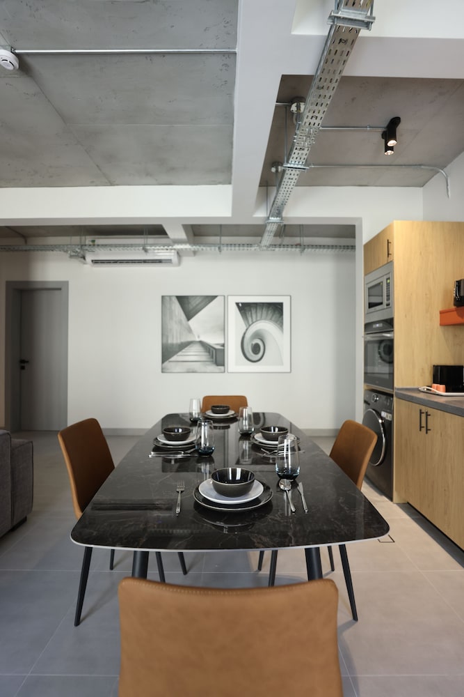 C LIVING 3 - ALMALQA