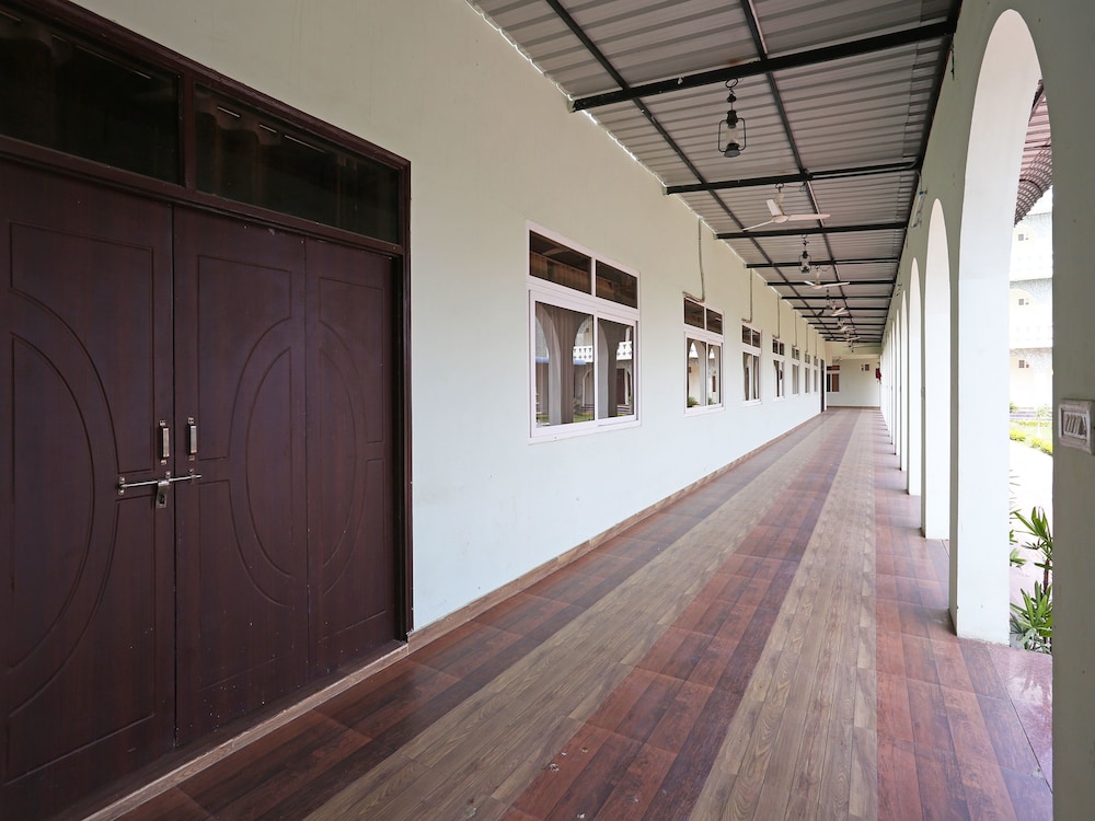 OYO 10104 Radhika Resort