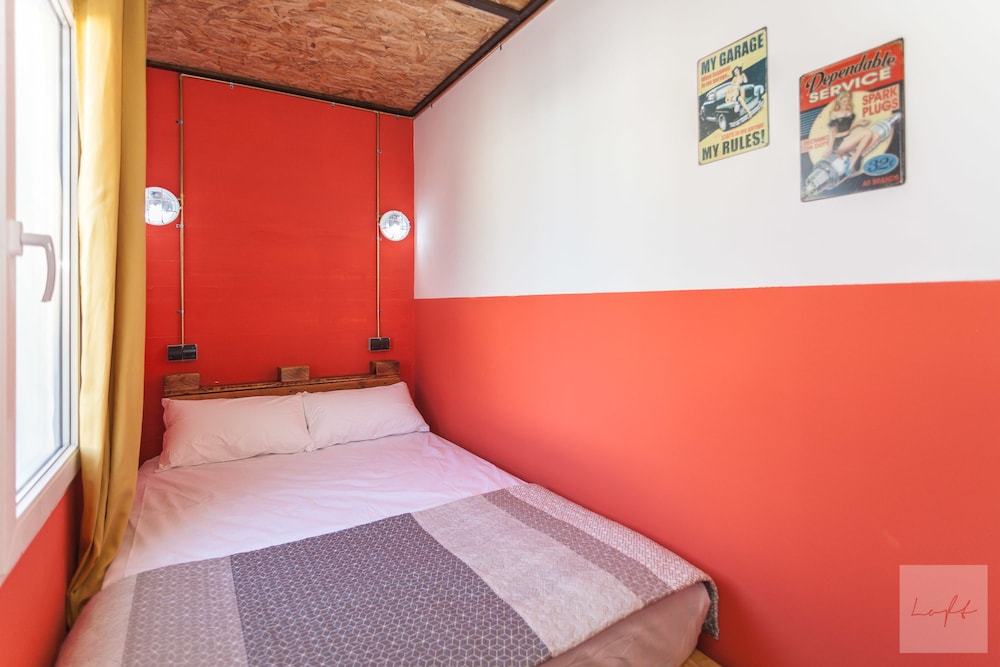 LOFT HOSTAL Group 69
