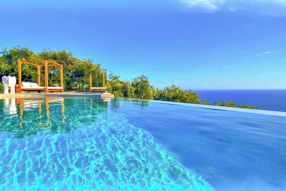 Horizon Blue Villa