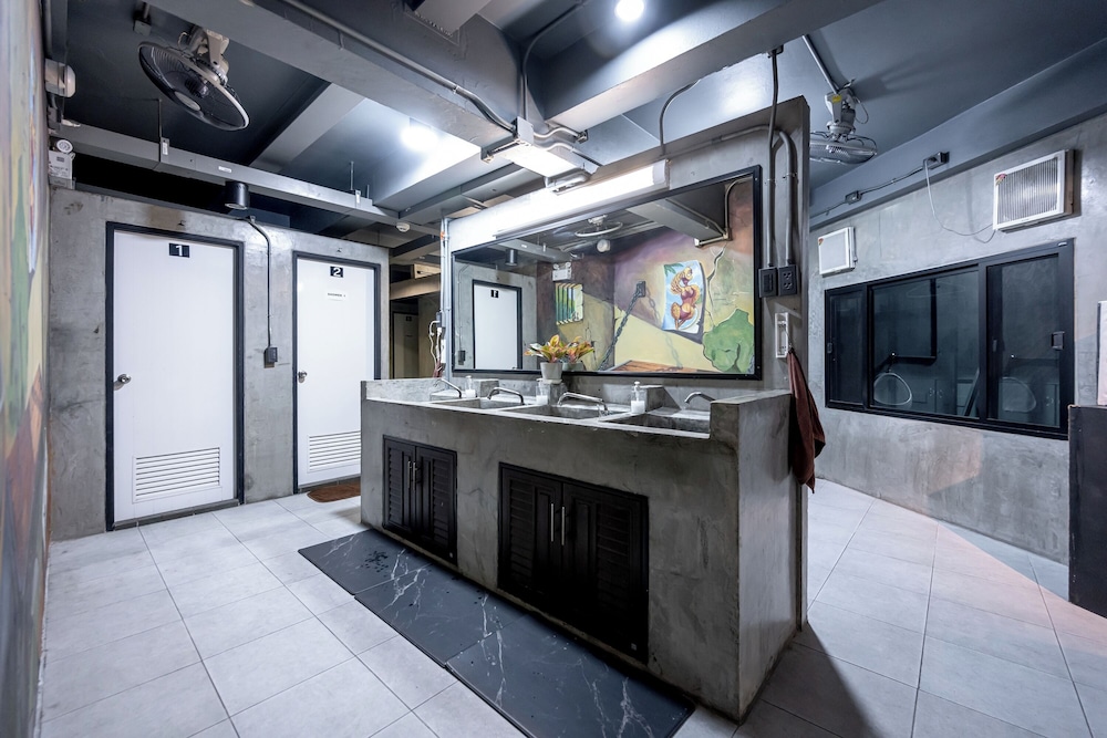 Vibes Hostel Bangkok