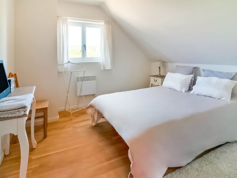 Enticing Holiday Home in Treignes near Forest view 4