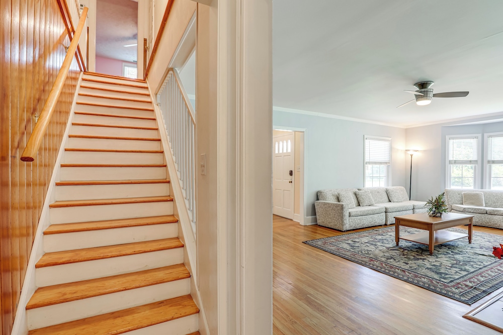Home 1 Mi to Dtwn Conway: Great for Beach Days!