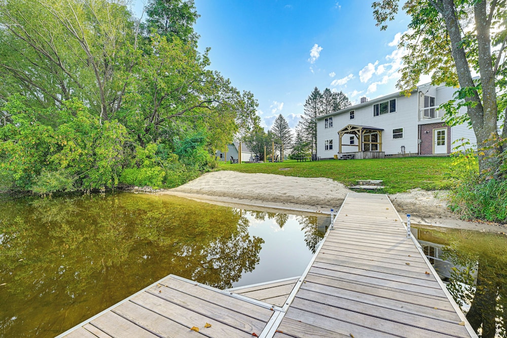 Lakefront Wisconsin Getaway: Fish, Boat, Relax!