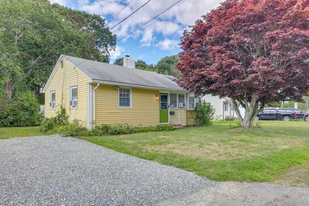 Cozy Cape Cod Cottage < 2 Mi to Beach!