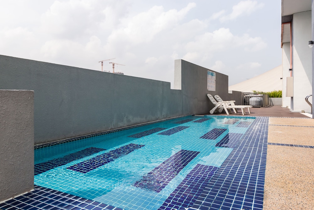 Boulevard Service Apartment KL by Airhost
